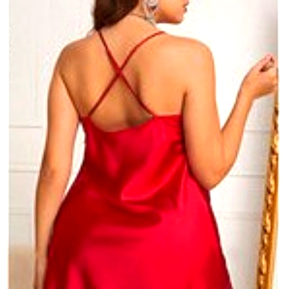 Elegant Red Satin Dress - Picture 3 of 3